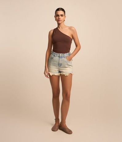 Short Cintura Alta en Jeans Dirty Washed con Barra Deshilacha