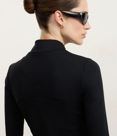 Campera Deportiva en Microfibra con Recortes y Bolsillos 5