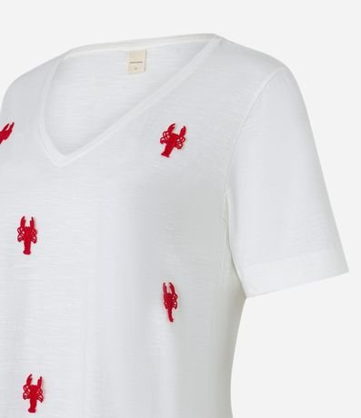 Blusa en Flamé con Cuello V y Bordado de Langostas 7