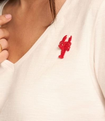 Blusa en Flamé con Cuello V y Bordado de Langostas 4