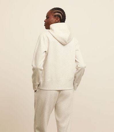 Campera Deportiva en Mix de Tejidos con Capucha y Bolsillos 3