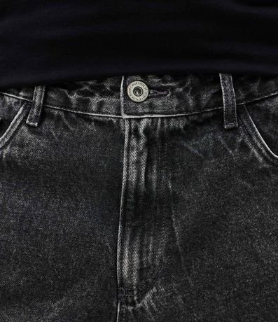 Bermuda Slim en Jeans Denim Destroyed y Bajo a Hilo 5