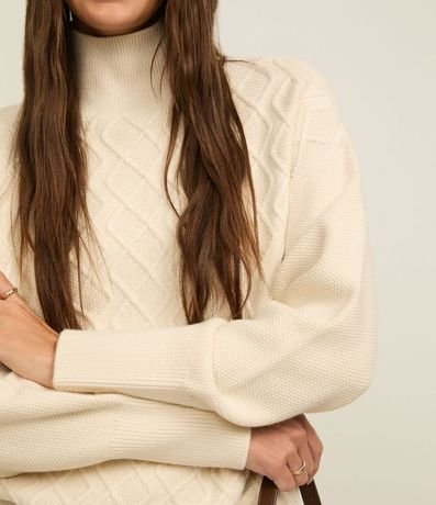 Suéter en Tricot con Cuello Alto y Bordado de Losangos 3