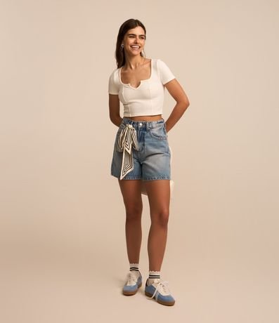 Short Mom Cintura Alta en Jeans Dirty Washed con Bolsillos