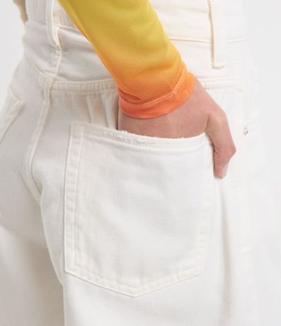 Short Mom Tiro Alto en Sarga con Bolsillos 3