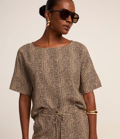 Blusa Manga Corta en Crepé Estampa Animal Print con Detalles Delanteros