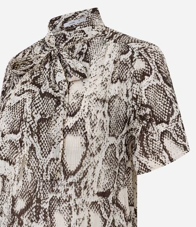 Blusa en Chiffon con Cuello Lazo y Estampa de Serpiente 7