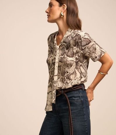 Blusa en Chiffon con Cuello Lazo y Estampa de Serpiente 5