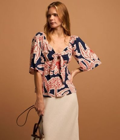 Blusa en Viscolino con Nudo y Follajes Estampadas 3