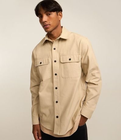 Camisa en Sarga con Botones y Bolsillos