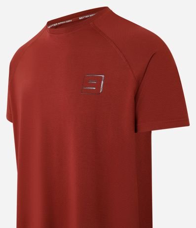 Remera Deportiva en Tecnologia Dry con Textura y Estampa Lettering Reflectivo 7