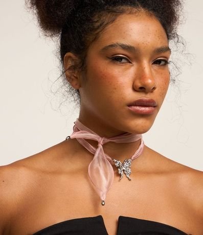 Collar Choker en Tejido con Colgante de Mariposa y Finalizador Metalizado