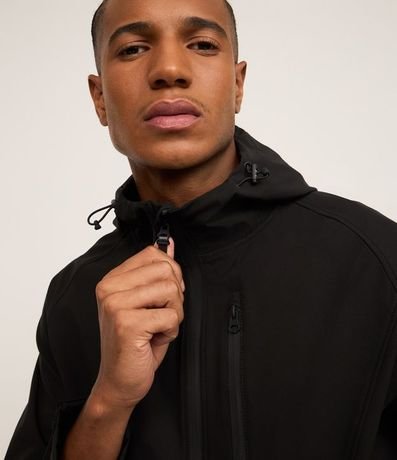 Campera Deportiva Resistente a Agua y con Capucha 3