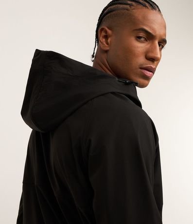 Campera Deportiva Resistente a Agua y con Capucha 6