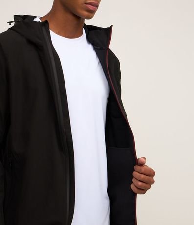 Campera Deportiva Resistente a Agua y con Capucha 7