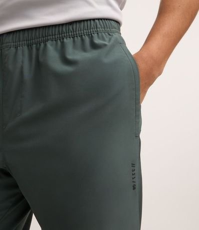 Pantalón Deportivo con Cintura Elástica con Detalle de Recortes y Rayas 4