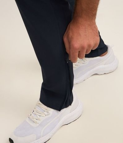 Pantalón Deportivo con Cintura Elástica con Detalle de Recortes y Rayas 4