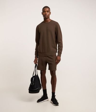 Buzo Deportivo con Etiqueta Aplicada 2