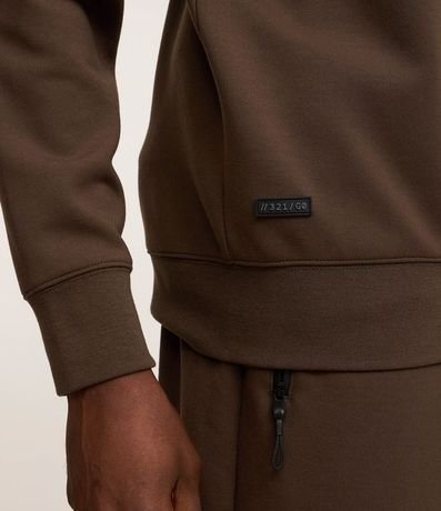 Buzo Deportivo con Etiqueta Aplicada 3