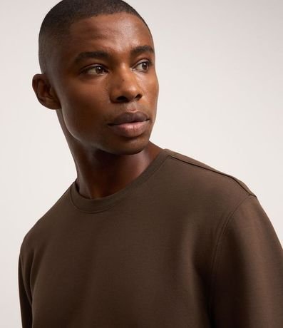 Buzo Deportivo con Etiqueta Aplicada 5