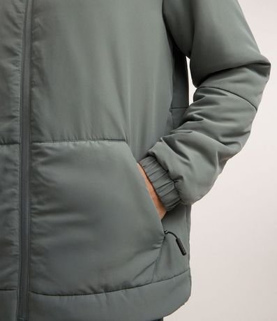 Campera Deportiva con Capucha y Regulador 4