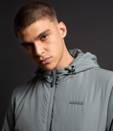 Campera Deportiva con Capucha y Regulador 5