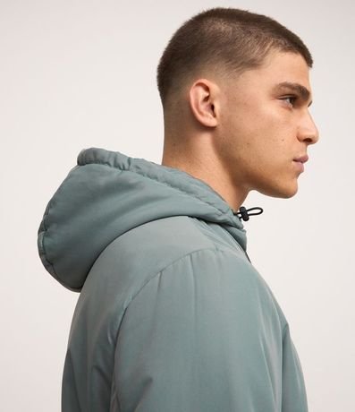 Campera Deportiva con Capucha y Regulador 6