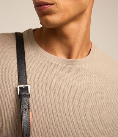 Remera Regular con Textura Colmena 4