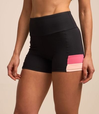 Bermuda Deportiva con Detalles en Recorte Lateral 2