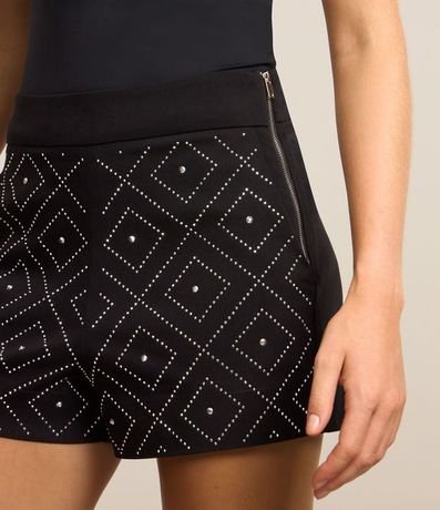 Short Corto en Bengalina con Cierre Track y Brillos Aplicados 4