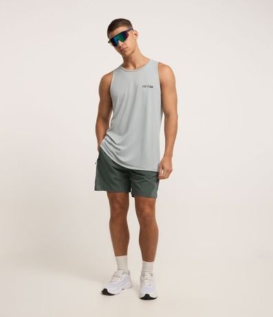 Bermuda Deportiva en Material Tecnológico con Estampa Refletiva