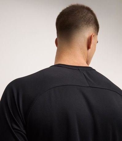 Remera Deportiva en Tecnologia Dry con Estampa Lettering 3