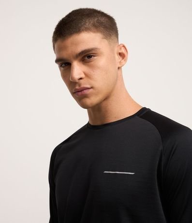 Remera Deportiva en Tecnologia Dry con Estampa Lettering 5