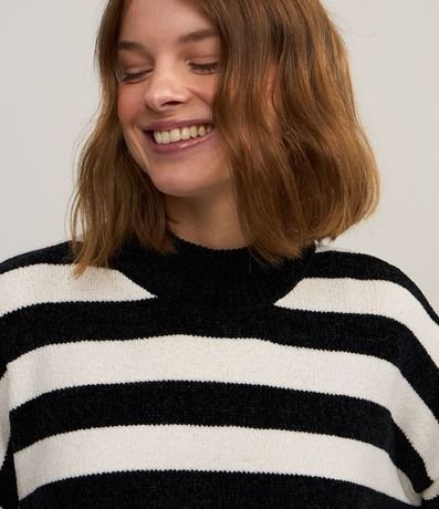 Suéter en Chenille Rayado con Cuello Alto 3