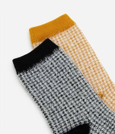 Kit 02 Medias Caña Larga Peluditas con Estampa de Cuadros 4