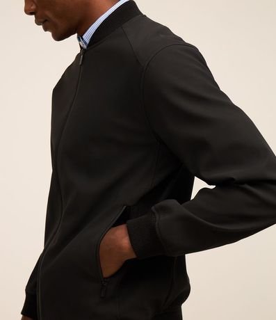 Campera con Tecnologia Repelente al Agua 2