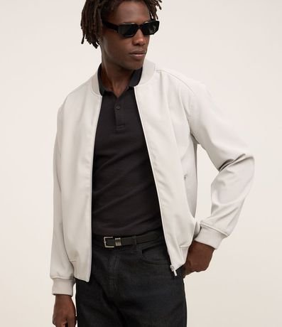 Campera con Tecnologia Repelente al Agua