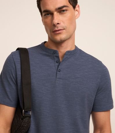 Remera en Algodón con Textura y Cuello Padre con Botón 1