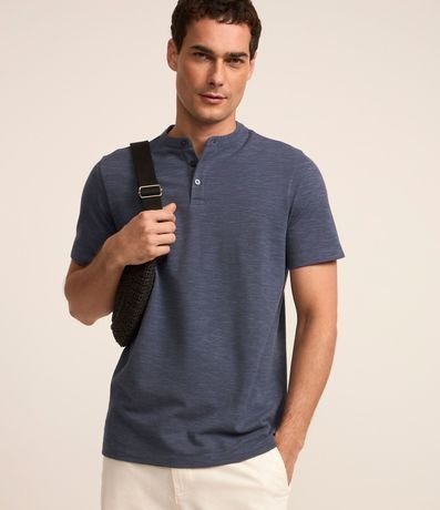 Remera en Algodón con Textura y Cuello Padre con Botón 2