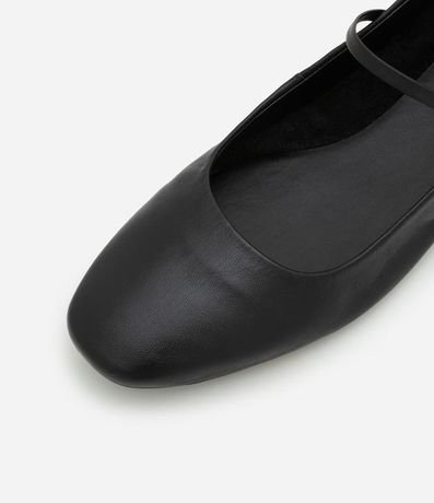 Zapatilla de Cuero con Puntera Cuadrada y Detalle en Hebilla 4