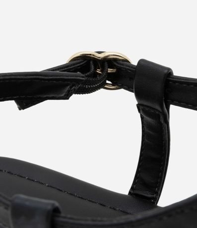 Sandalia Plana con Correas Finas y Detalle Metálico 4