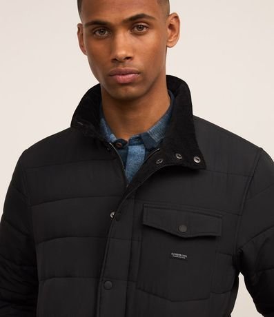 Campera Puffer con Cuello Alto Aterciopelada y Bolsillo Cargo 4