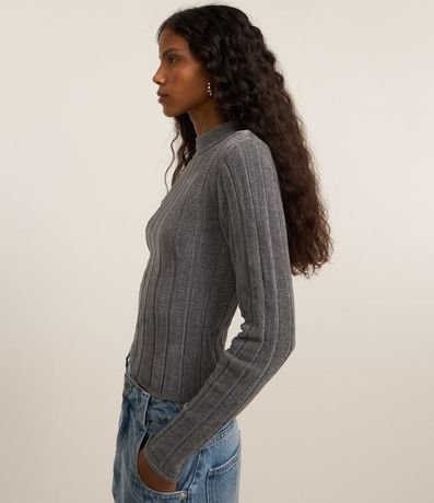 Blusa Slim en Chenille Acanalada con Cuello 4