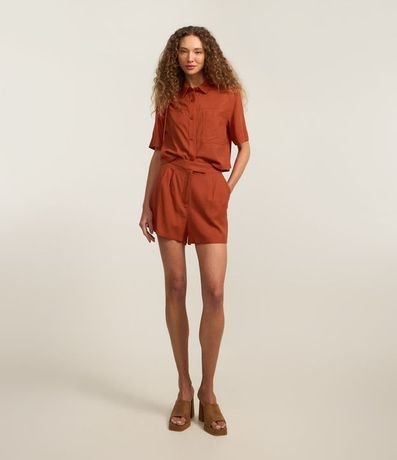 Short Corto en Viscosa en Lino con Pliegues y Bolsillos