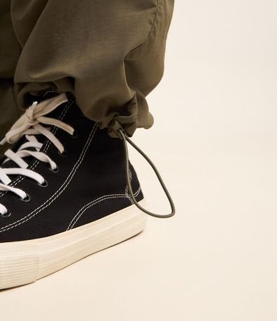 Pantalón Paper Touch Vira Bermuda con Puxador en la Parte Baja 4