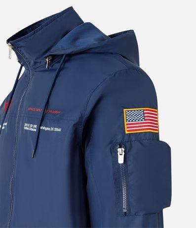 Campera Rompevientos con Capucha y Estampado Nasa 8