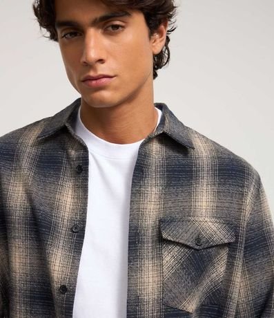 Camisa Comfort en Flanesa con Bolsillo y Estampa de Cuadros 3