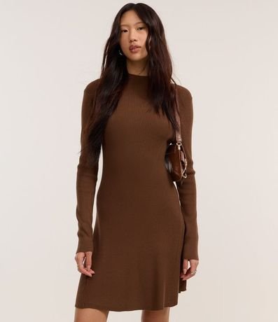 Vestido Evasê corto en Punto Canelado con Cuello Alto 2