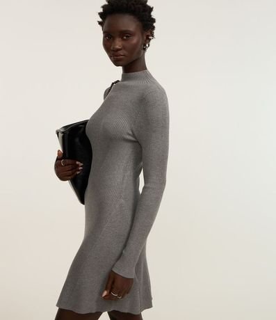 Vestido Evasê corto en Punto Canelado con Cuello Alto 2