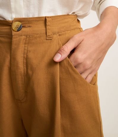 Bermuda en Sarga con Cintura Elástica y Pliegues 4